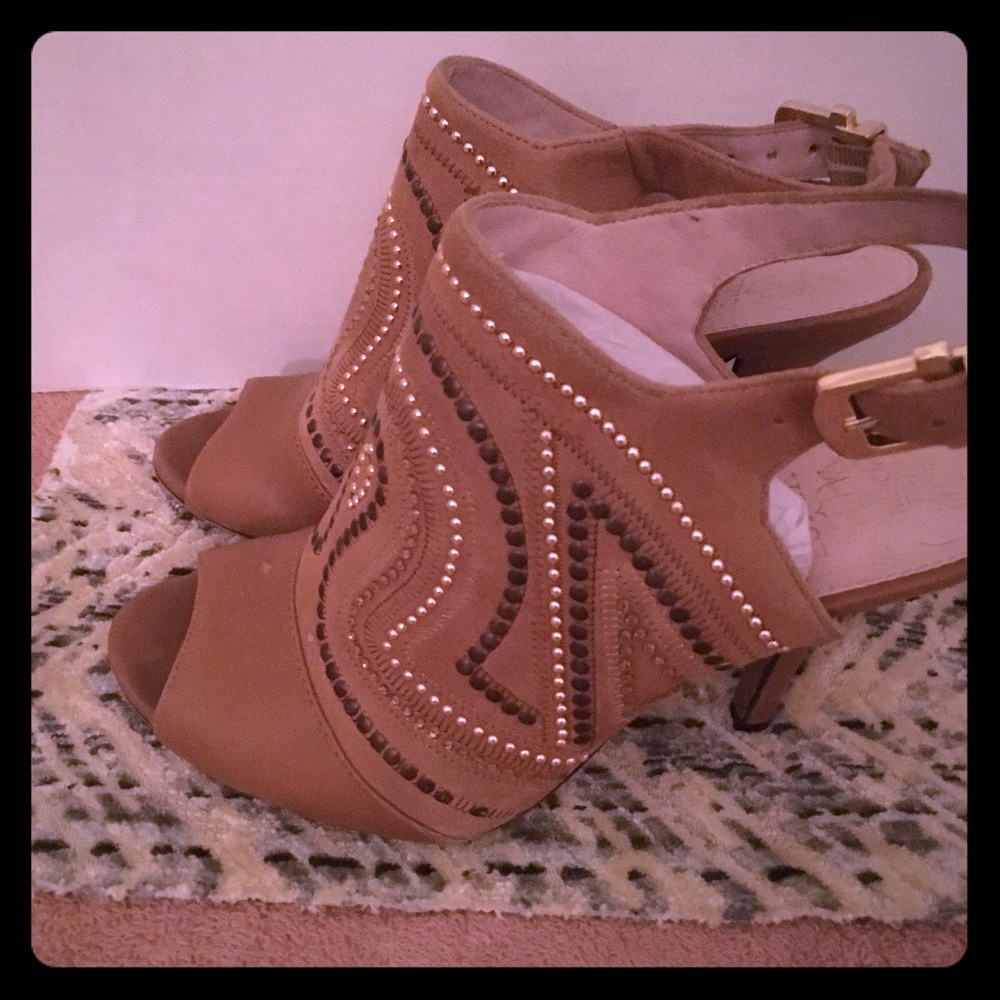 Vince camuto size 7 m